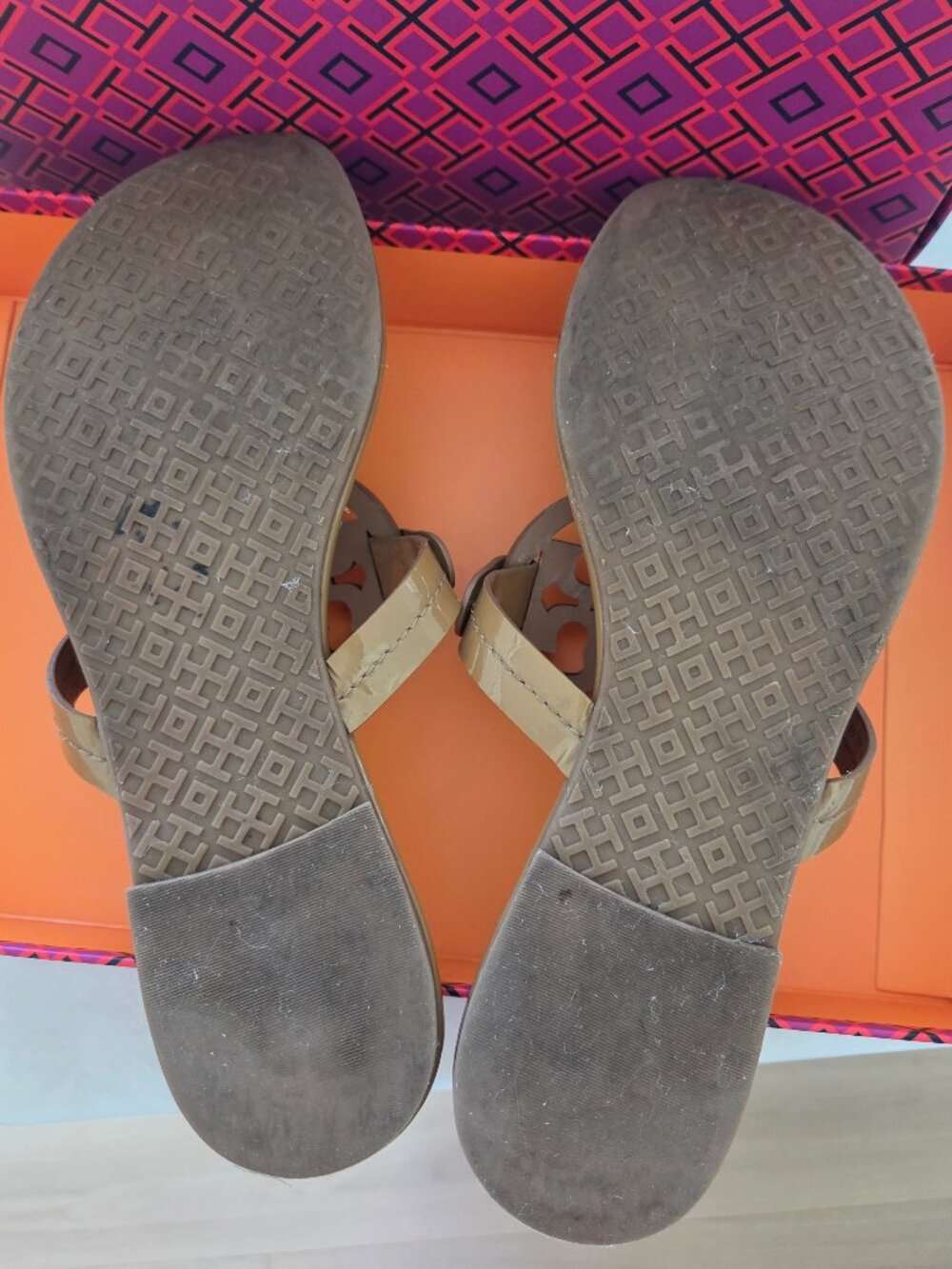 Tory Burch Miller Sandal Patent Leather Sand 6 - Picture 10 of 10